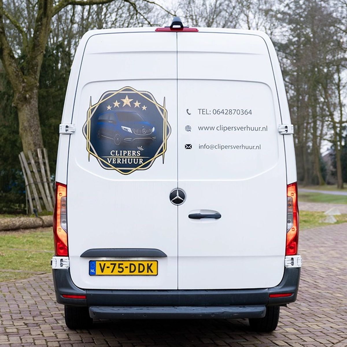 Mercedes-Benz Sprinter front