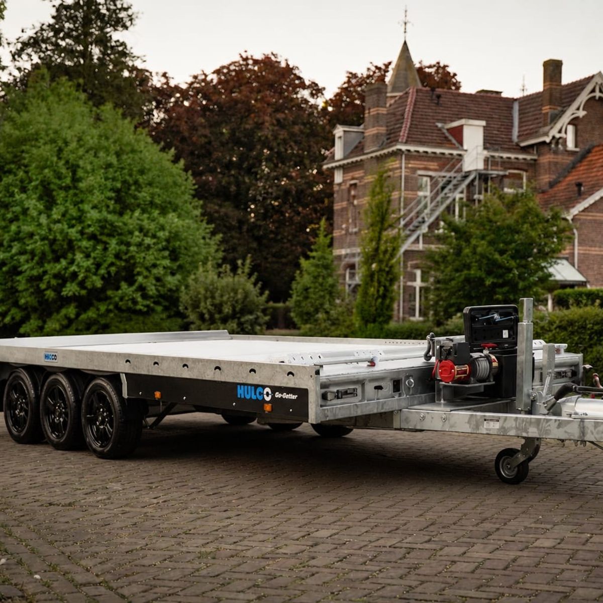Hulco Carax-3 3500 autotransporter met elektrische lier Hulco Carax-3 3500 autotransporter huren bij Clipers Verhuur