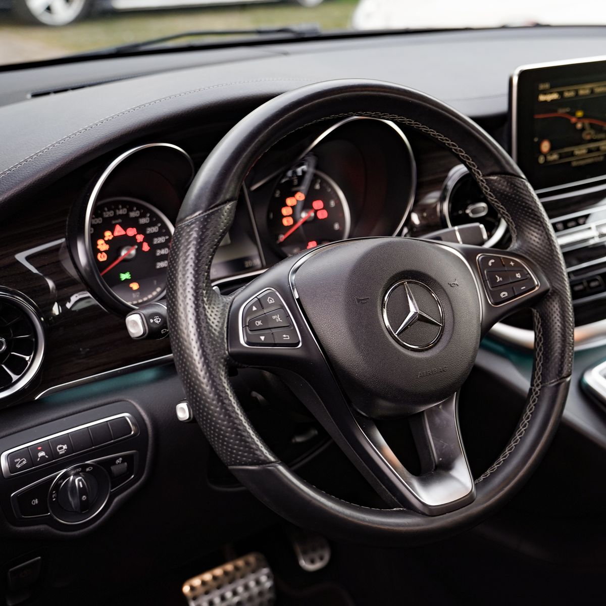 VIP Bus huren – Mercedes V-Class VIP Bus huren – Mercedes V-Class