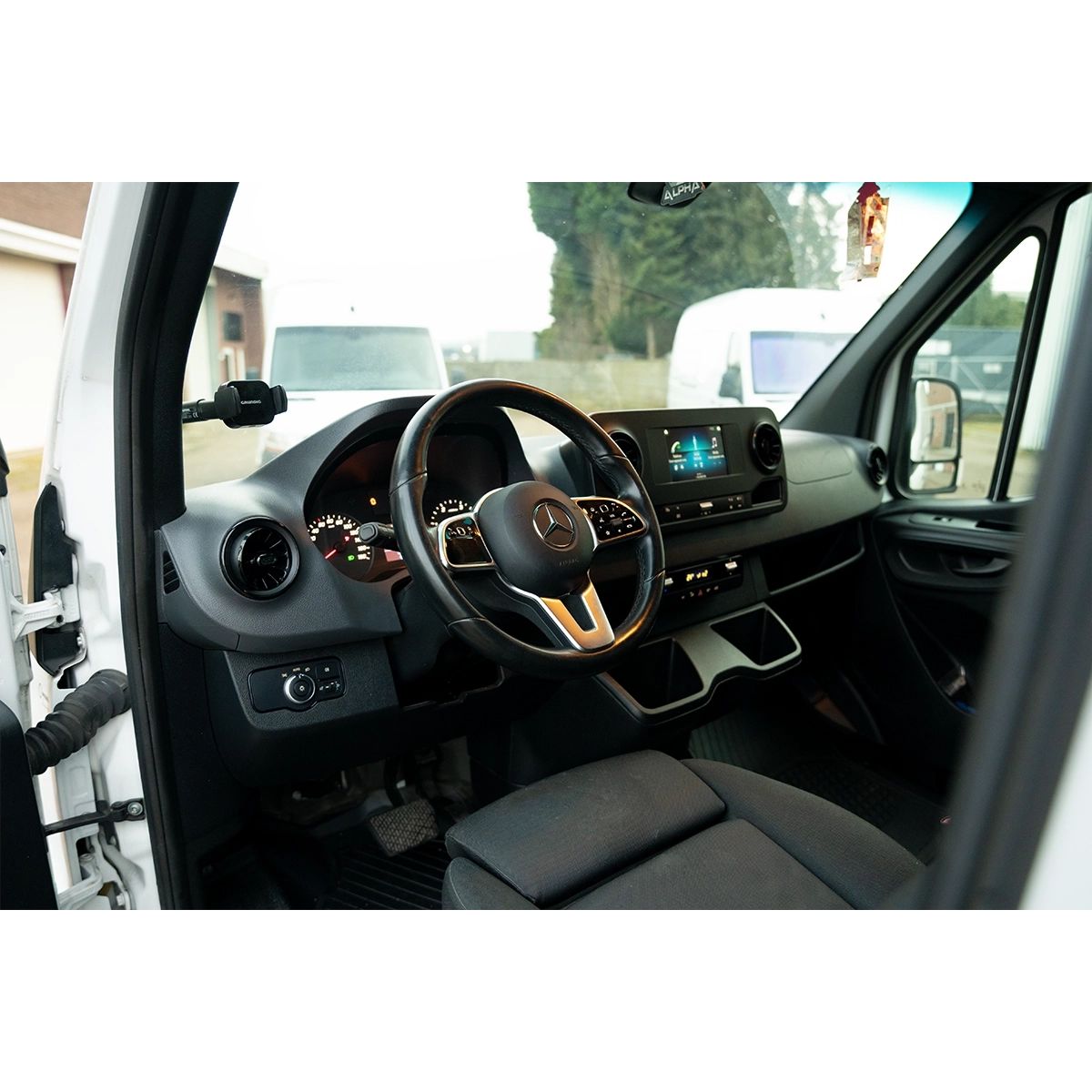 Mercedes Sprinter H2L3 automaat huren – extra lang 