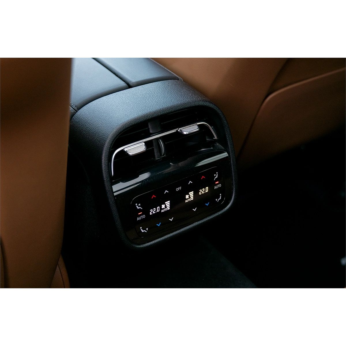 Mercedes E300e AMG Line huren Zwarte Mercedes E300e AMG Line met AMG pakket en sterrenhemel