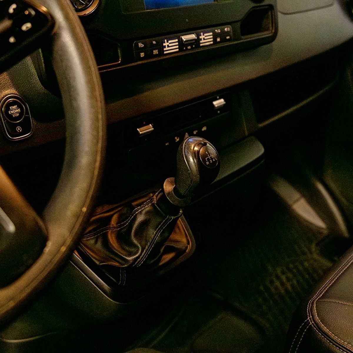 Mercedes-Benz Sprinter front