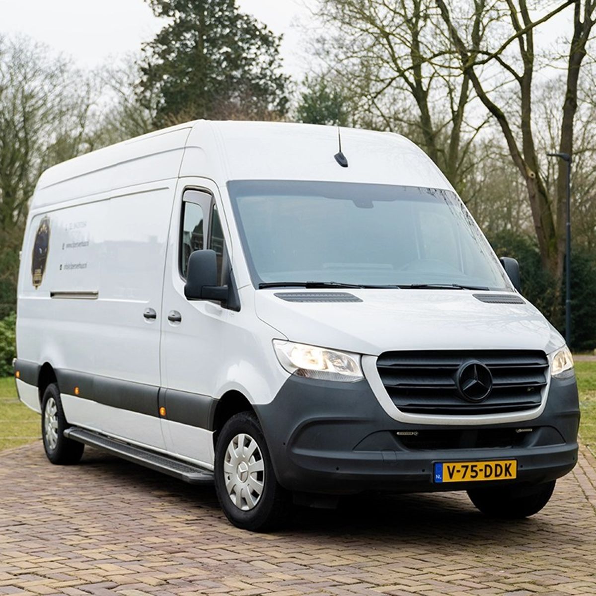 Mercedes-Benz Sprinter front