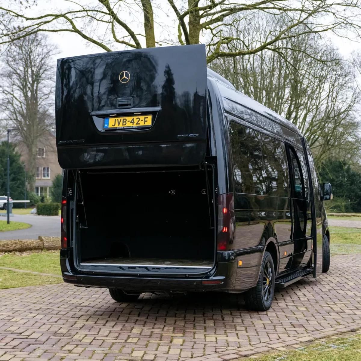 Mercedes Sprinter VIP Luxe Bus 9 Personen
