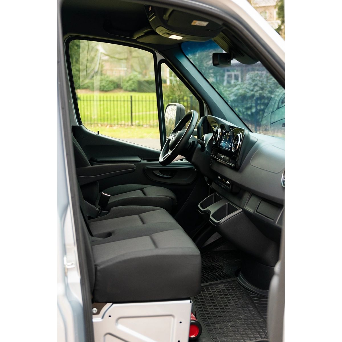 Autotransporter huren Mercedes-Benz Sprinter – professioneel