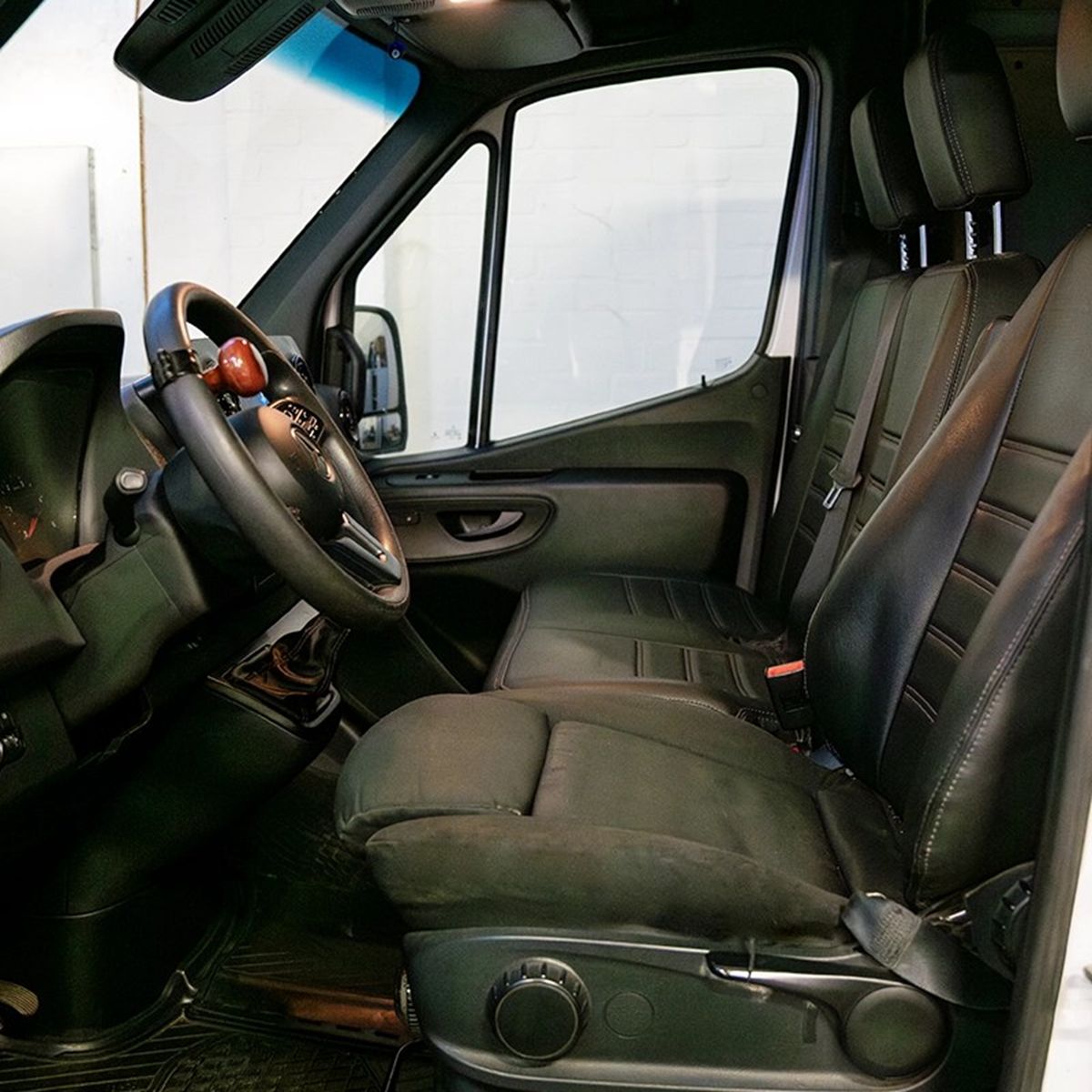 Mercedes-Benz Sprinter front