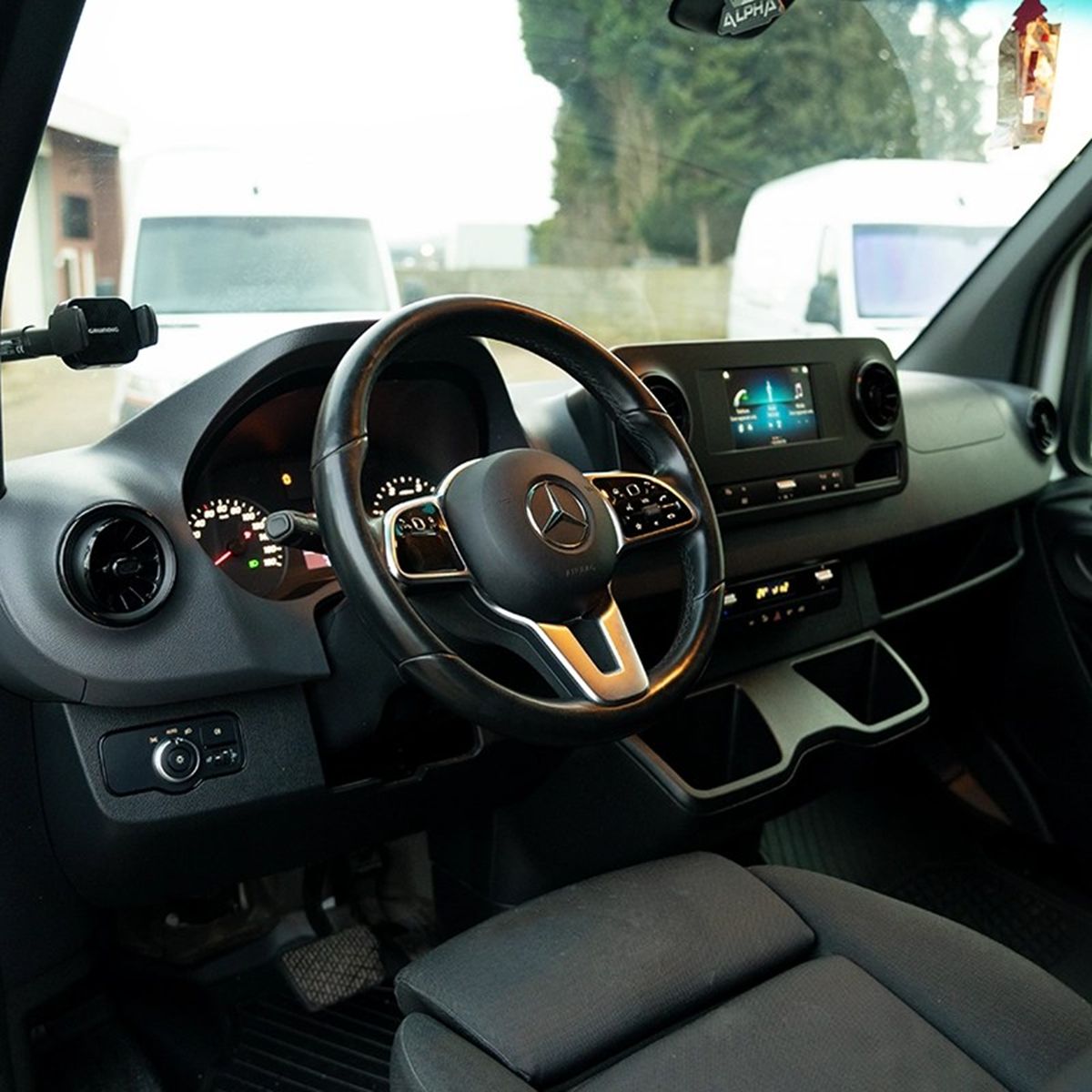 Mercedes-Benz Sprinter front