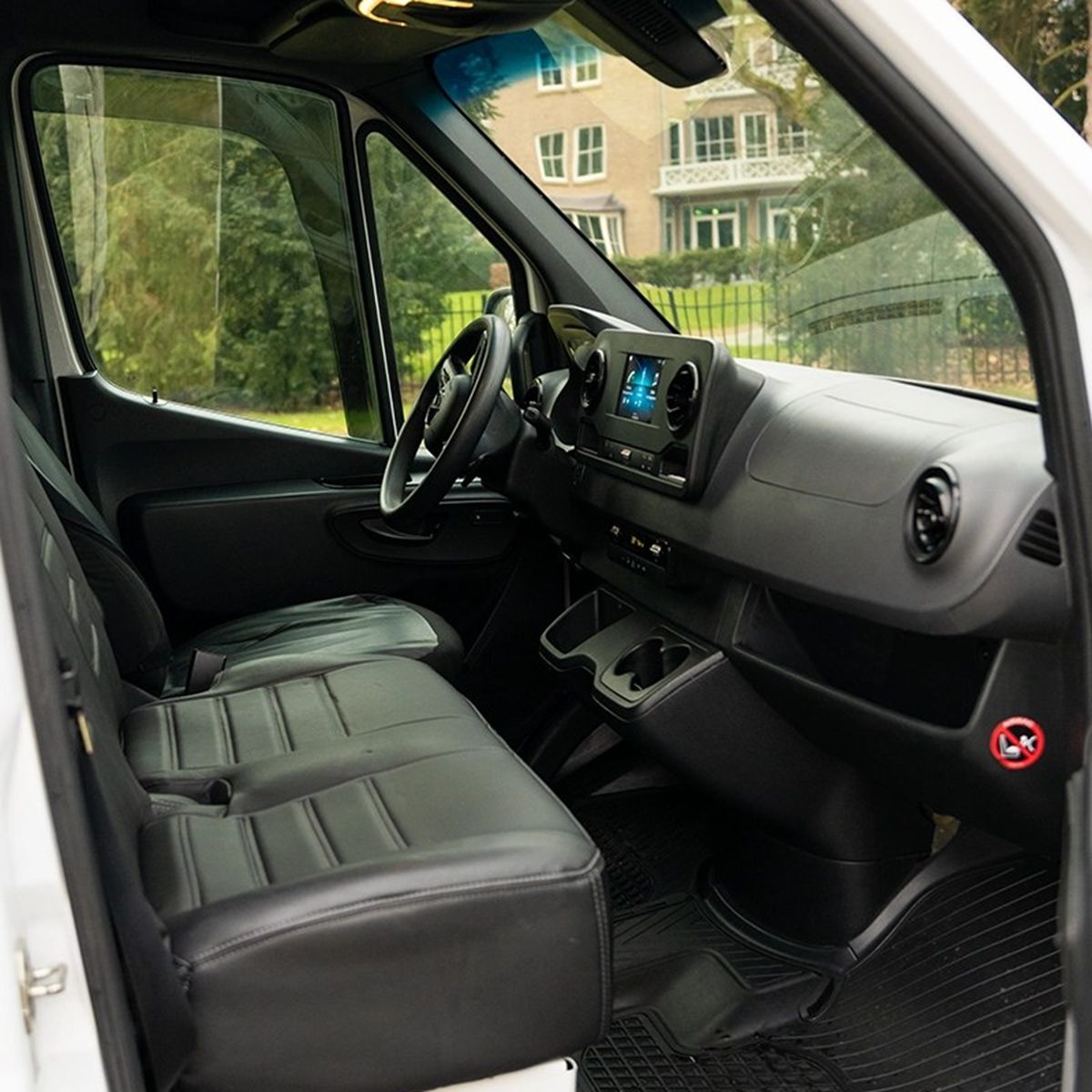 Mercedes-Benz Sprinter front