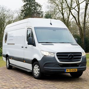Mercedes-Benz Sprinter front