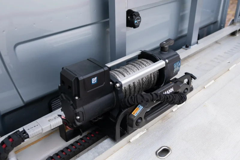 Detail van de lier op de sleepwagen